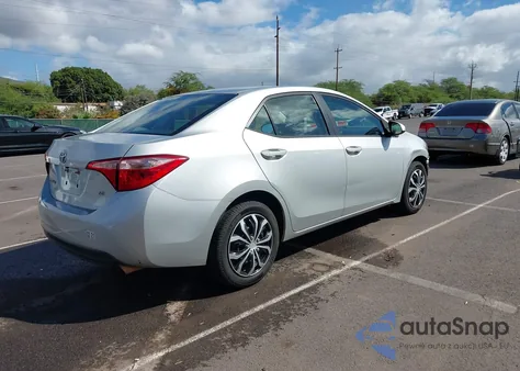 2017 Toyota Corolla Le z USA, uszkodzony, nr VIN 5YFBURHE4HP671433